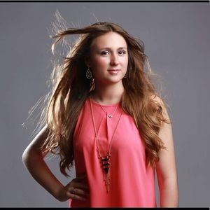 Meet your Posher, Leslie